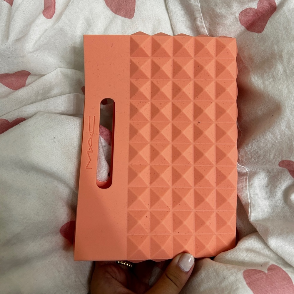 Mac limited edition makeup clutch